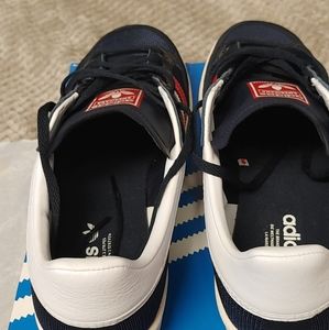 Adidas Americana sz12 men/woman